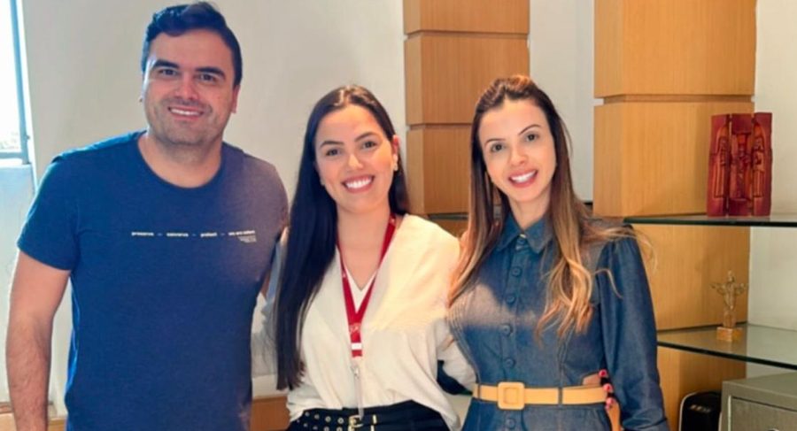 André e Kecia com a equipe da PL no escritório